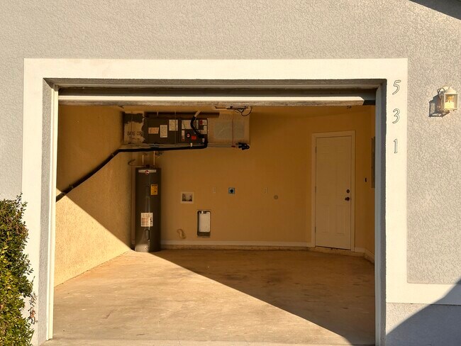 Building Photo - 531 SE 5th Pl