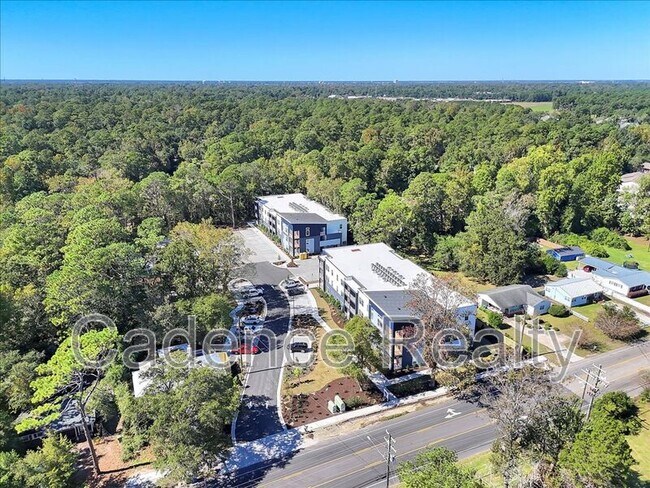 Building Photo - 610 S Kerr Ave