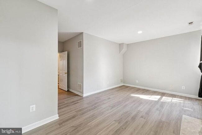 Building Photo - 1185 Cypress Tree Pl