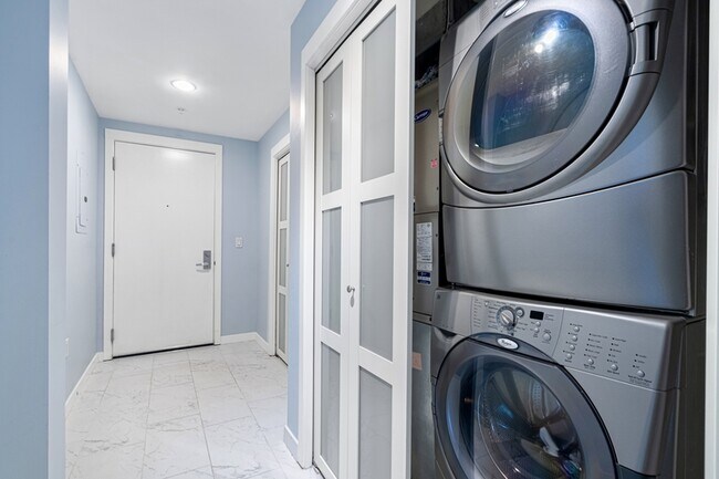 Building Photo - 2721 1st Ave