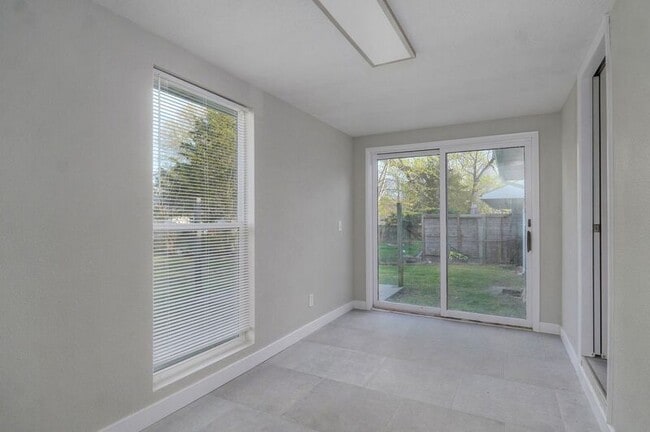 Building Photo - 1920 S Mayfair Ave