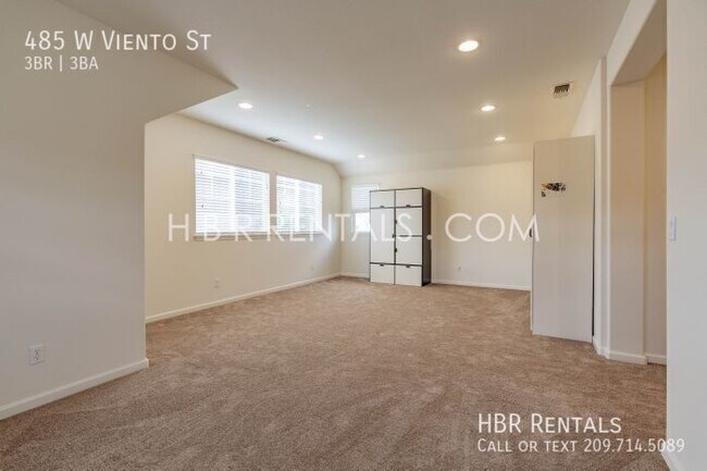 Building Photo - 485 W Viento St