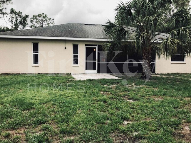 Building Photo - 2476 Parrot St