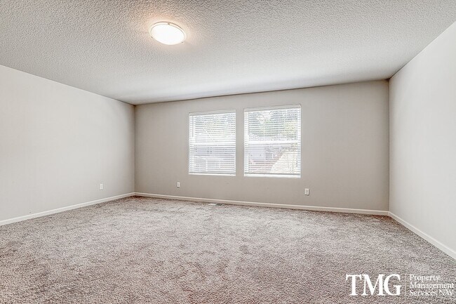 Building Photo - 3 Bedroom, 2.5 Bath Townhome In Ridgefield!