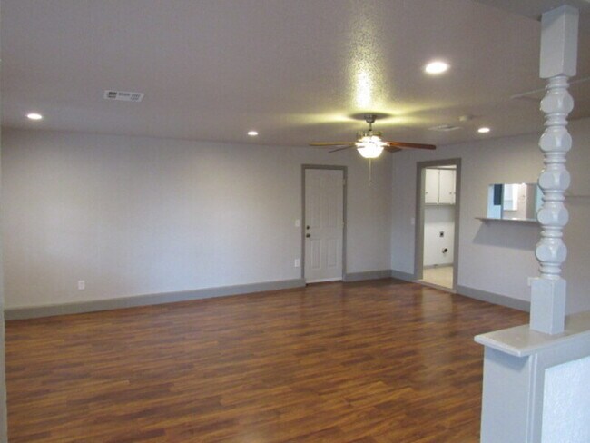 Building Photo - 2813 SE 46th St