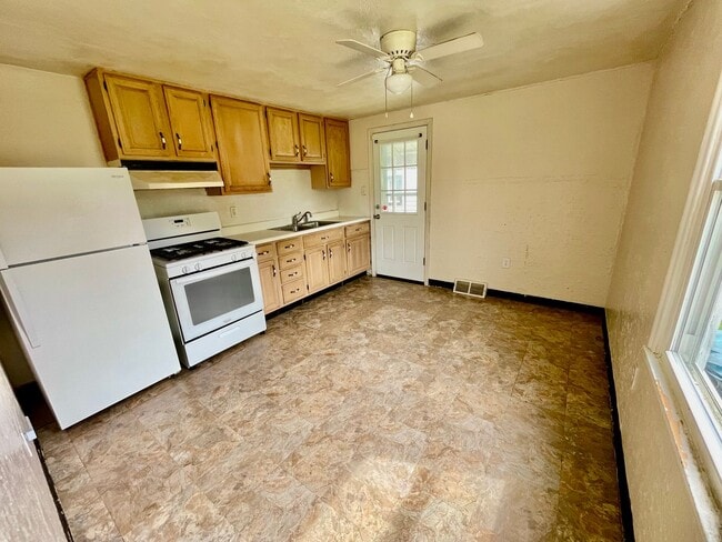 Building Photo - 2 bed 1 Bath- Aliquippa PA