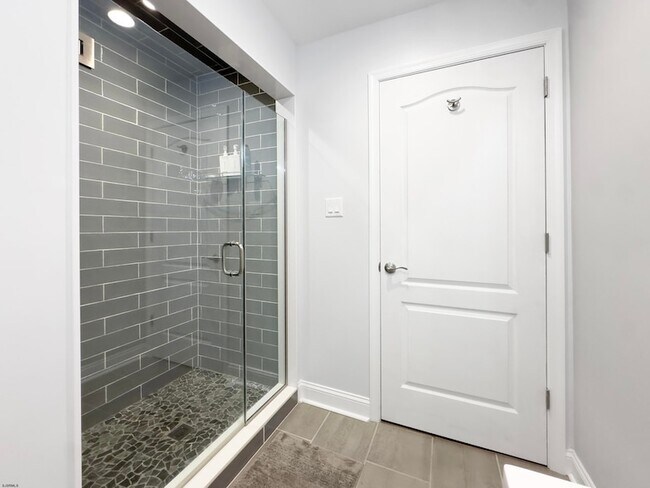 Building Photo - 9416 Amherst Ave