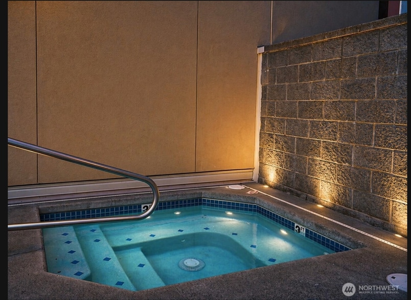 Jacuzzi - 10042 Main St
