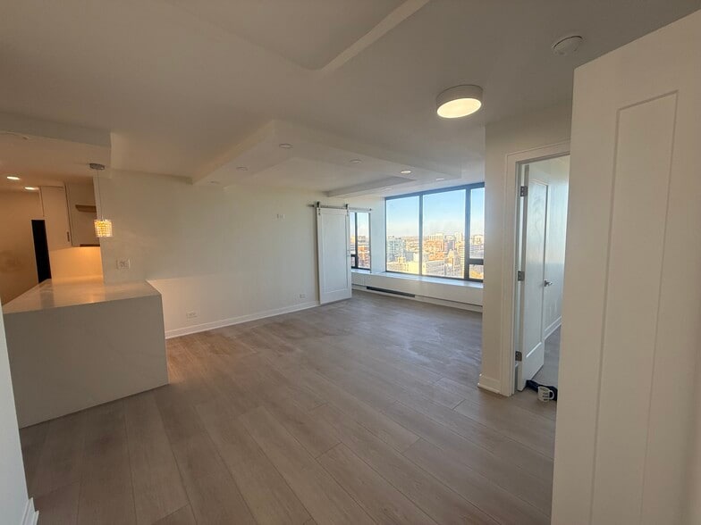 Building Photo - 2800 N Lake Shore Dr