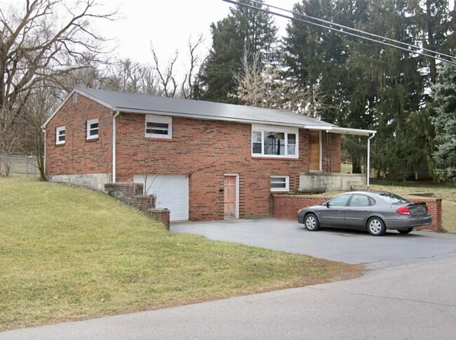 Primary Photo - CLEMENS LANE 127/129