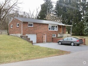 Building Photo - CLEMENS LANE 127/129