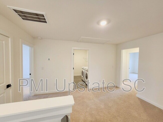 Building Photo - 1283 Westgate Vlg Dr