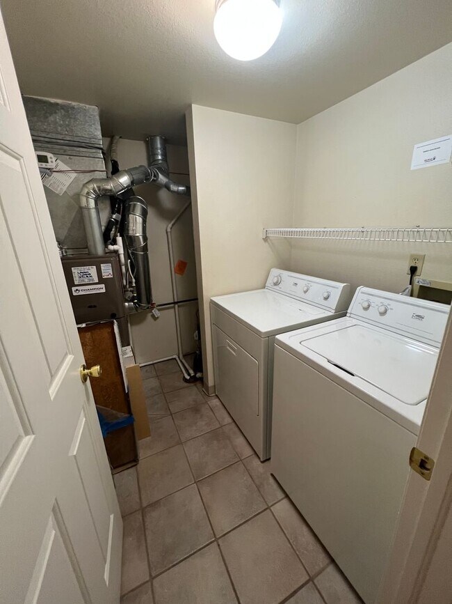 Building Photo - CHARMING 2 Bed 2 Bath Condo in Gunbarrel- ...
