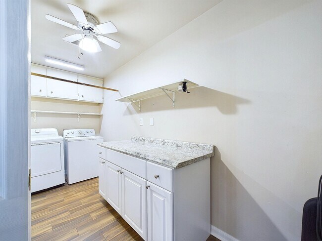 Building Photo - 2814 Balmorhea Ave
