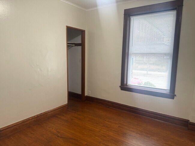 Building Photo - 2158 N Hamlin Ave