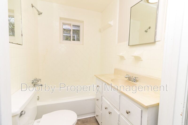 Building Photo - 936 Ely Rd