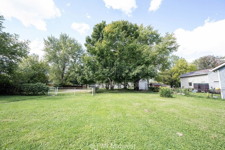 Building Photo - 632 S State St