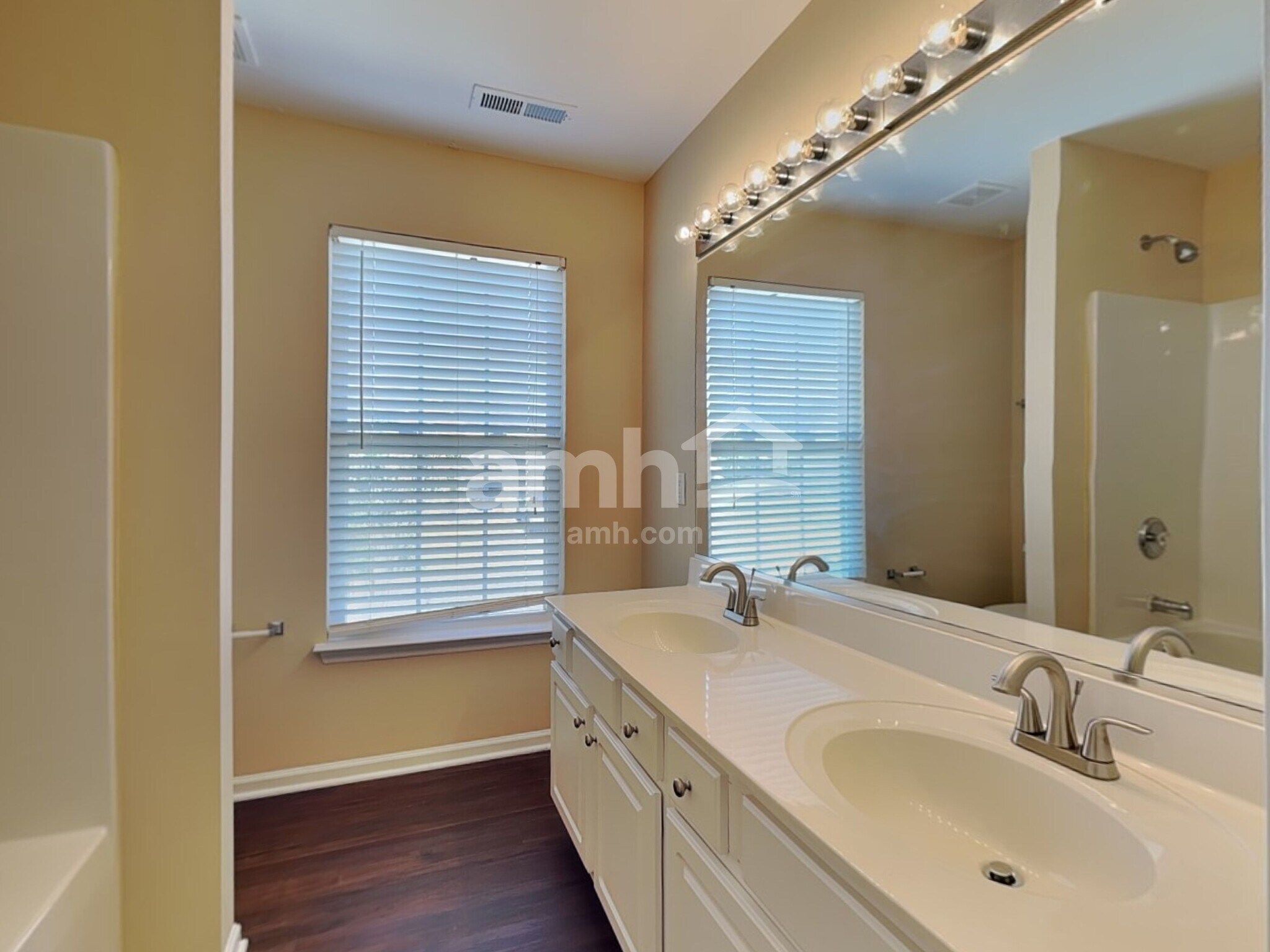 Building Photo - 1432 Cantwell Ct