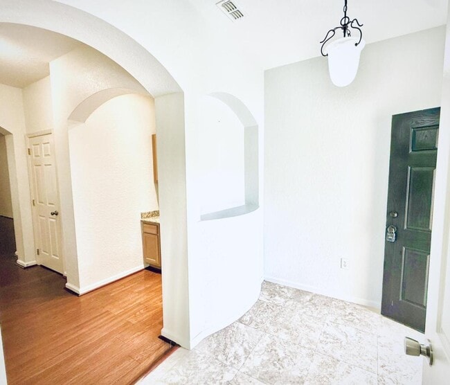 Building Photo - 2983 Ashland Ln S