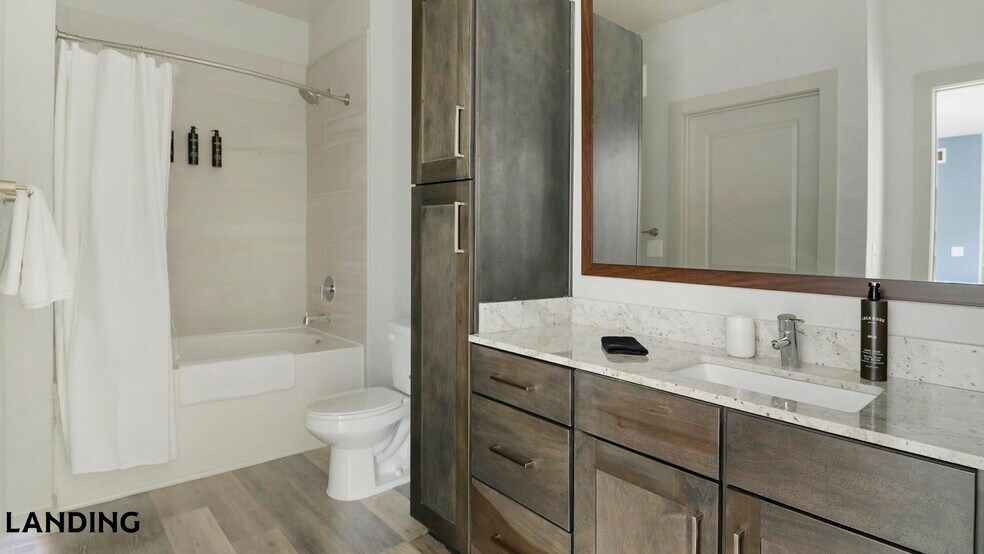 Building Photo - 20290 Park Lake View Dr