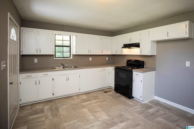 Building Photo - 95 Meadow Ln