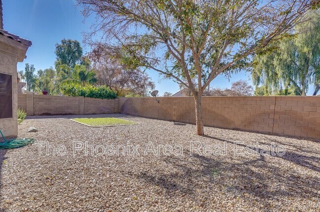 Building Photo - 940 S Silverado St