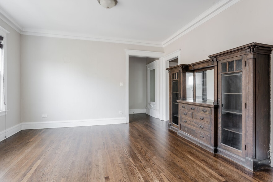 Building Photo - 1437 W Carmen Ave