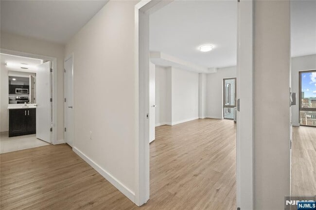 Building Photo - 69 Main St