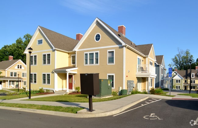 Primary Photo - The Heights at Darien