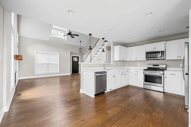 Building Photo - 4 Bedroom 2 1/2 Bath Home For Rent in Gate...