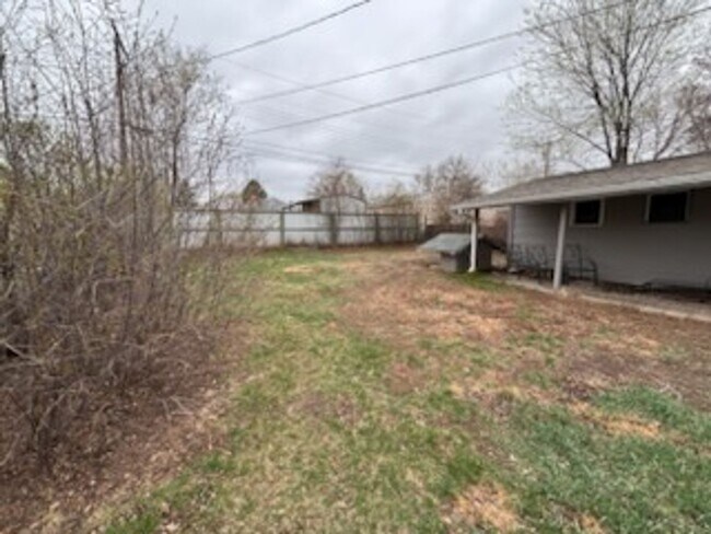 Building Photo - 2 BED | 1 BATH | SINGLE-LEVEL | SINGLE GARAGE | SOUTH