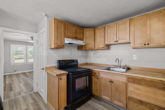 Building Photo - 7120 Greenhaven Dr