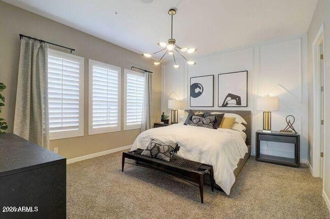 Building Photo - 1255 N Arizona Ave