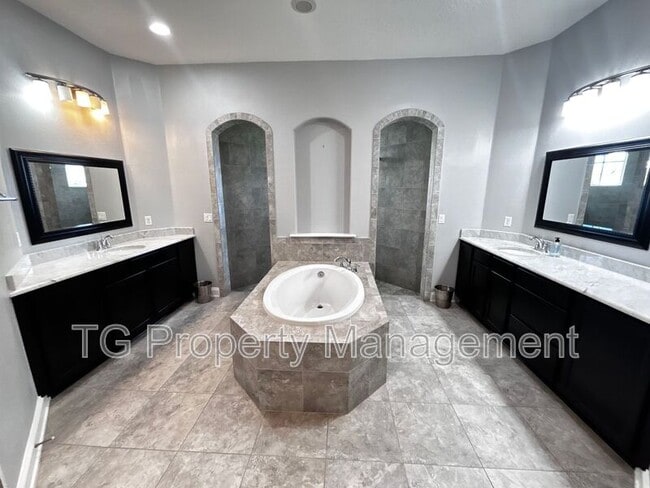 Building Photo - 4763 Yacht Ct