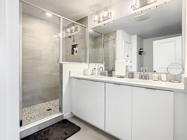 Building Photo - 1055 Plantation Ln