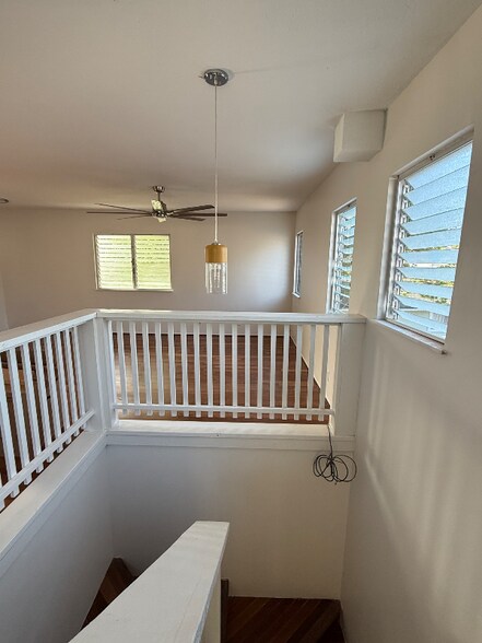 Building Photo - 1073 Loho St