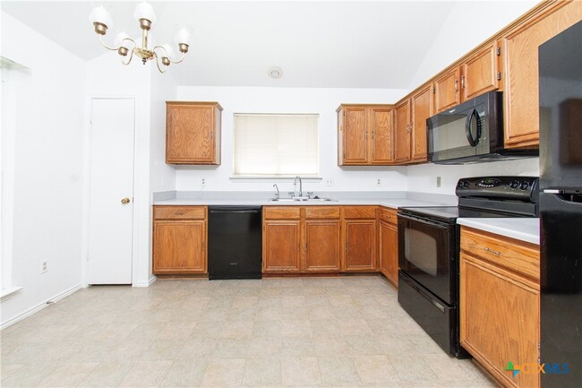 Building Photo - 2406 Cactus Dr