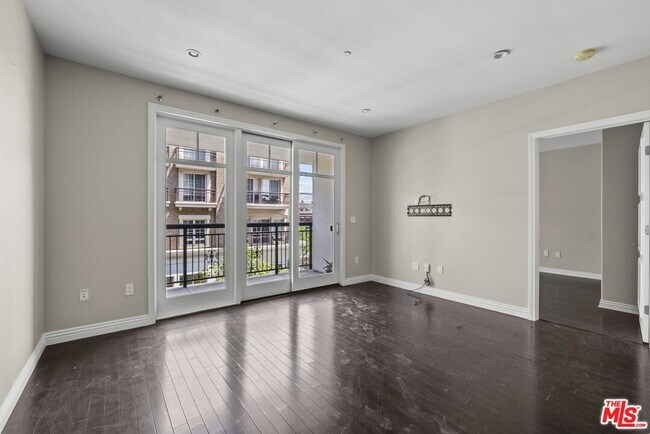 Building Photo - 317 Caruso Ave
