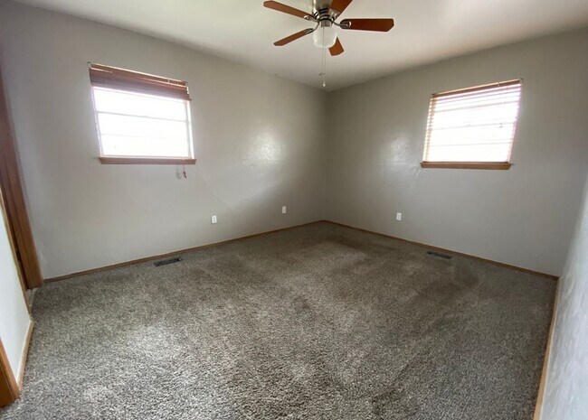Building Photo - Beautiful Home- The Only thing Missing Is You!