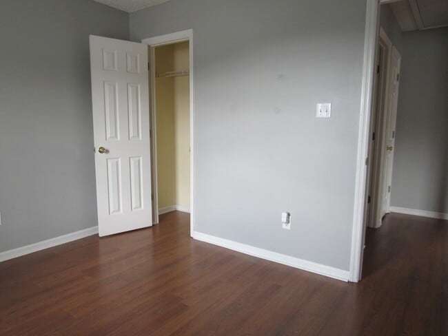 Building Photo - 2 Bedroom in Chadwyck Place