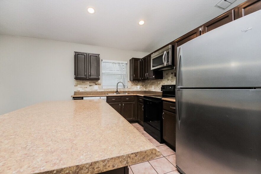 Building Photo - 1820 Greenbrook Ct