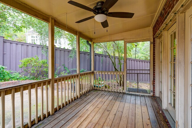 Building Photo - 60 Ravenwood Hills Cir