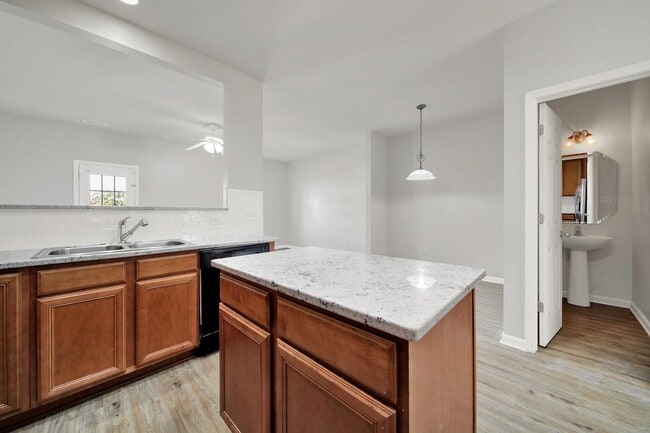 Building Photo - Lovely 3 Bed 2.5 Bath Townhome in Mint Hill!
