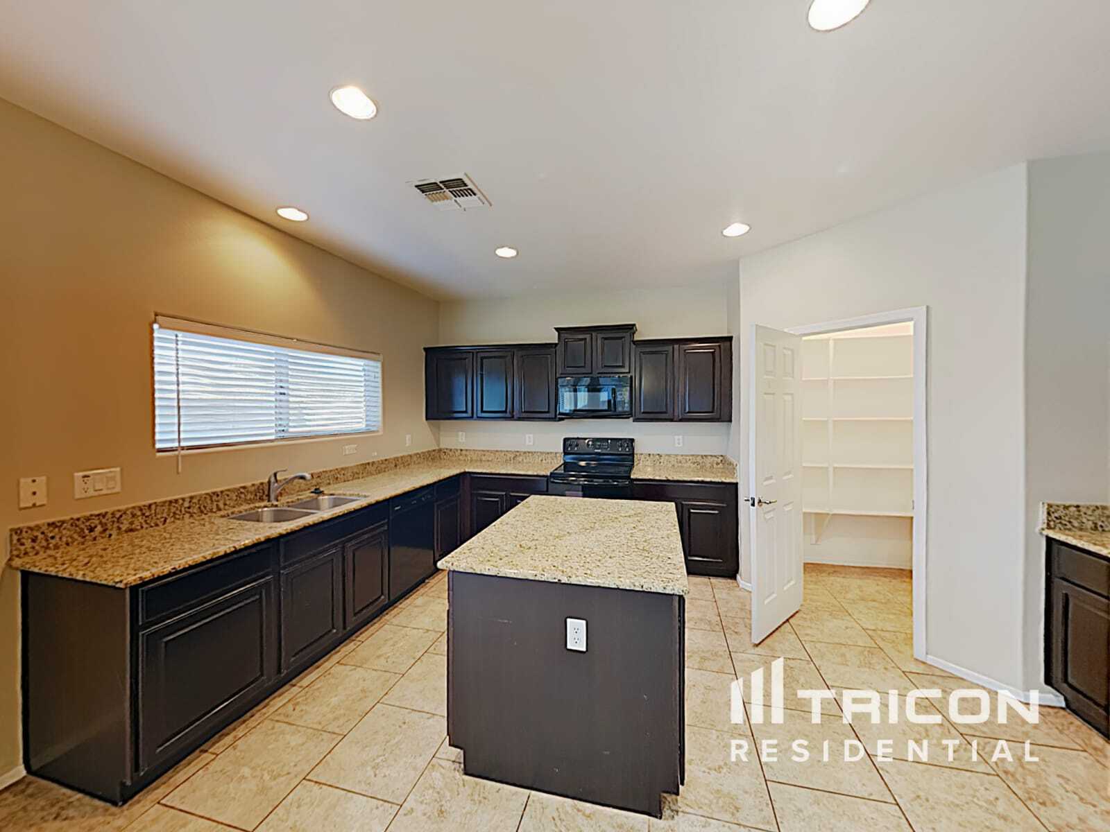 Building Photo - 43009 W Kristal Ln