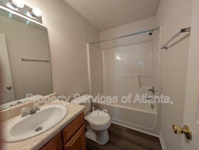 Building Photo - 2047 Mulberry Ln