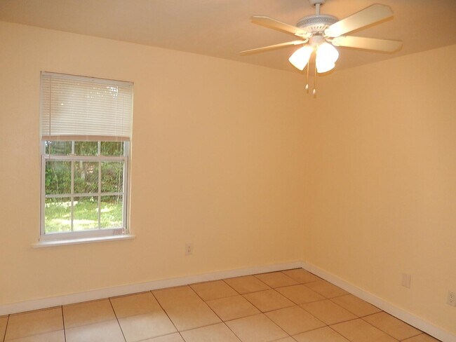 Building Photo - 3200 Nekoma Ln