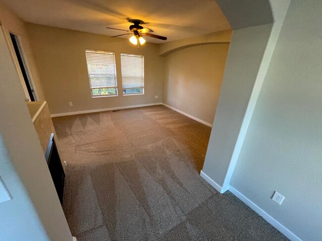 Building Photo - Cute Townhome In Stapleton! Master Suite! ...