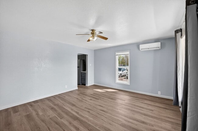 Building Photo - Charming& Updated Northeast Home!