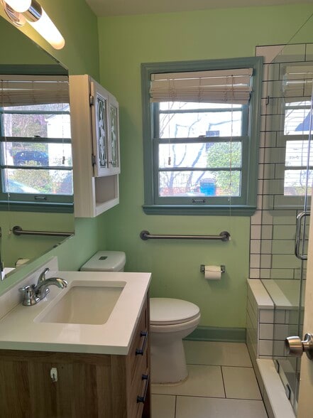 Building Photo - 905 Demerius St