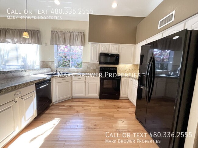 Building Photo - 941 N Florence Dr